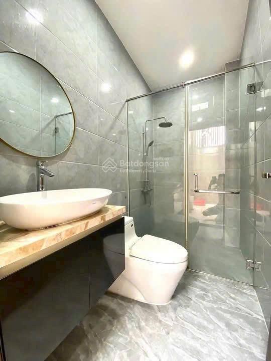 Cho thuê nhà đẹp, rộng 150m2. 3pn. phú lợi, thủ dầu một, bình dương. đg oto, sân oto. 11tr