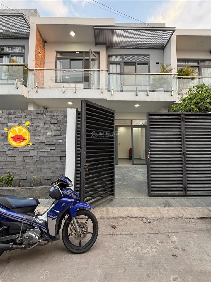 Cho thuê nhà lầu phường chánh nghĩa thủ dầu một bình dương. full nội thất. 3pn. 10tr/tháng
