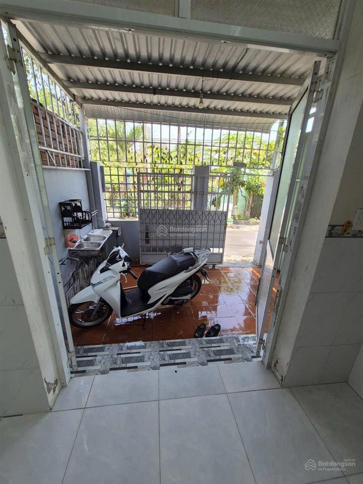3.6tr/tháng. nhà phú hoà, thủ dầu một 2pn, đường nhựa. quá rẻ ạ