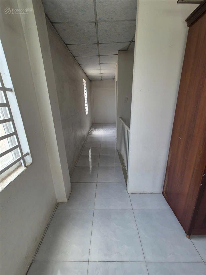 3.6tr/tháng. nhà phú hoà, thủ dầu một 2pn, đường nhựa. quá rẻ ạ