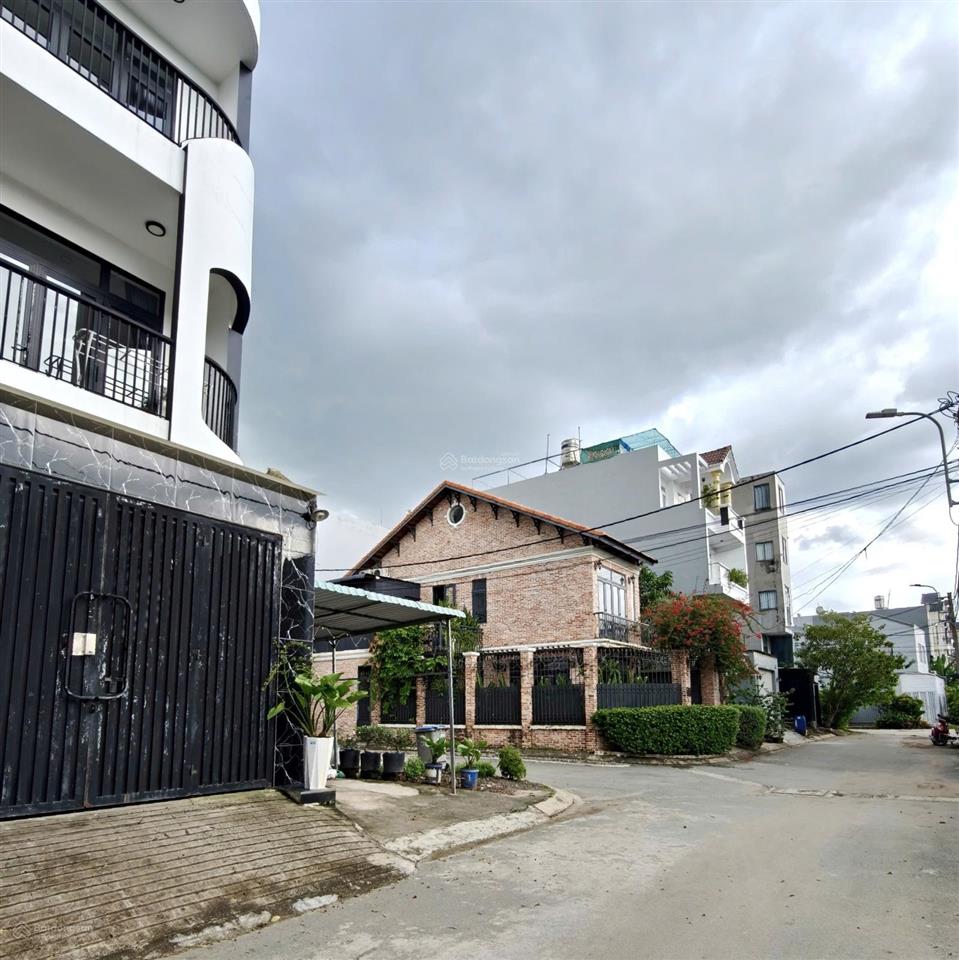 Dt 106m2  5.35 tỷ tl mạnh, sát chợ long trường đường thông nguyễn duy trinh.  0987 208 ***