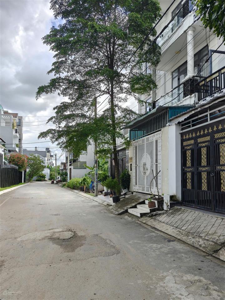 Dt 106m2  5.35 tỷ tl mạnh, sát chợ long trường đường thông nguyễn duy trinh.  0987 208 ***