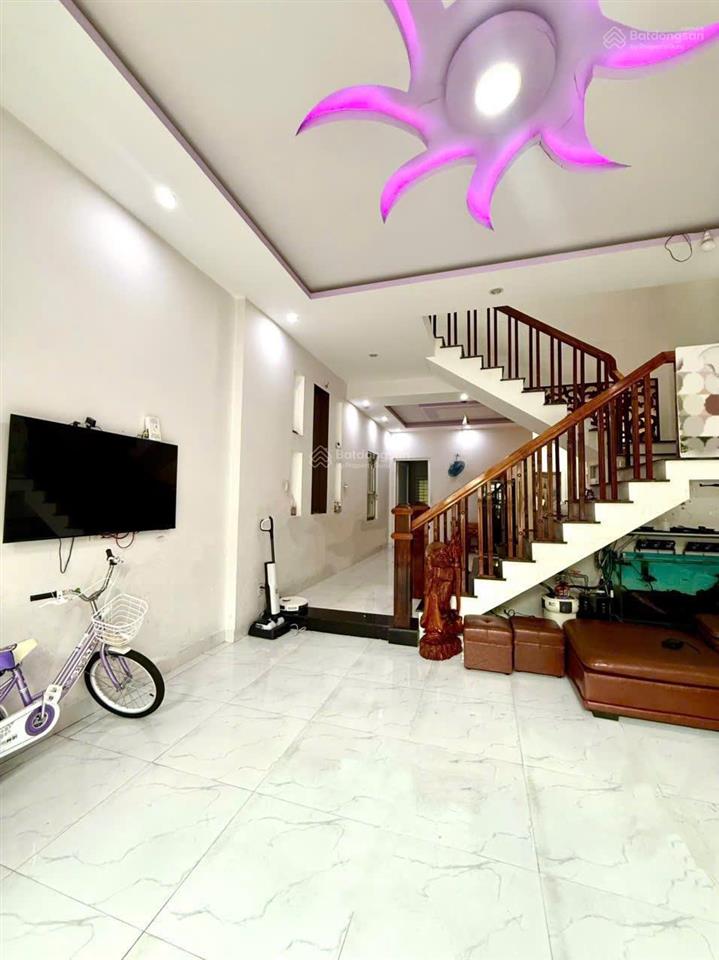 Bán nhà 2 mê đúc mặt tiền đường mân quang 6