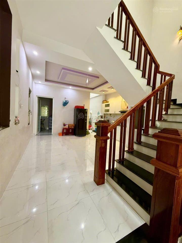 Bán nhà 2 mê đúc mặt tiền đường mân quang 6