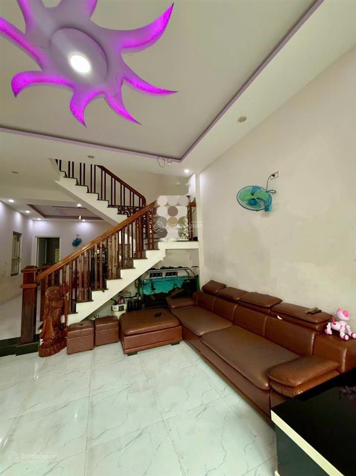 Bán nhà 2 mê đúc mặt tiền đường mân quang 6