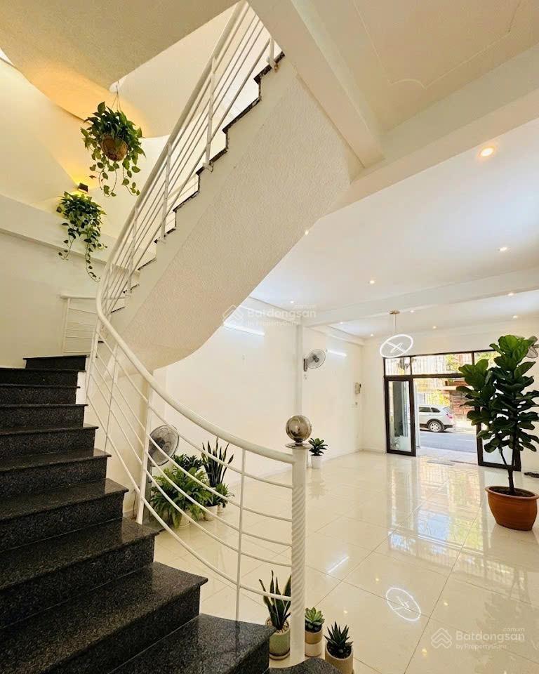 Chủ cần tiền hạ bán nhanh nhà 3 tầng mặt tiền đường 7m5 lý đạo thành