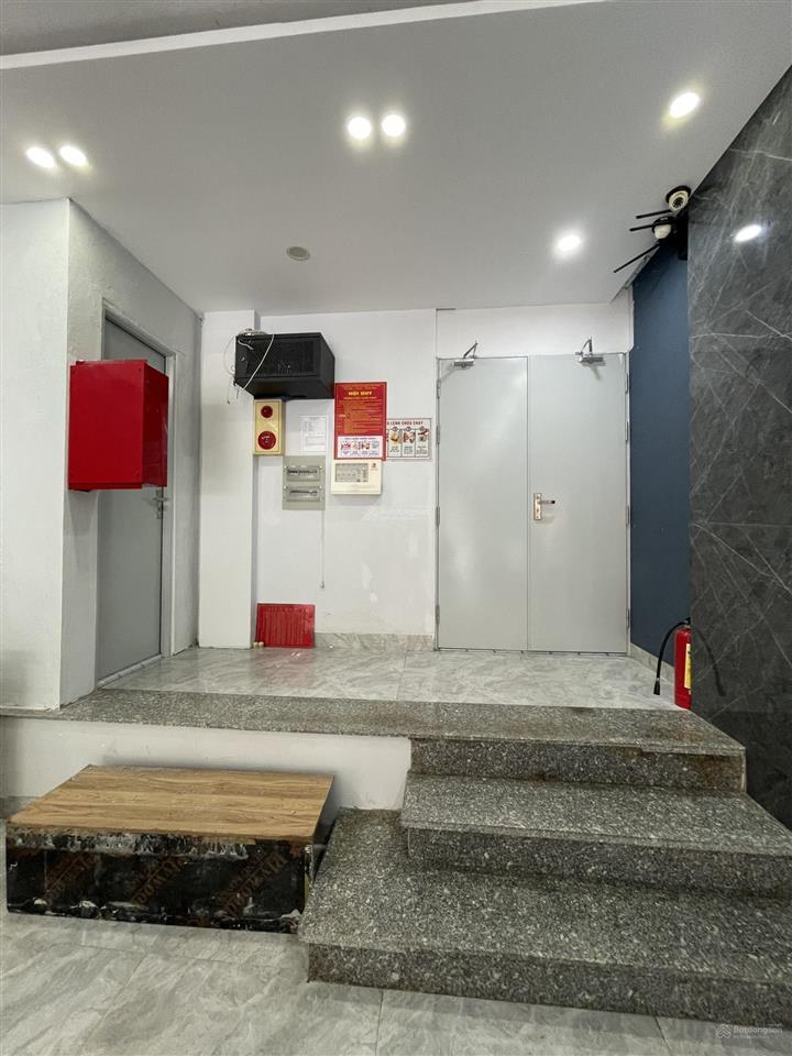 Cho thuê nhà 5 tầng mặt tiền đường lê thanh nghị có thang máy