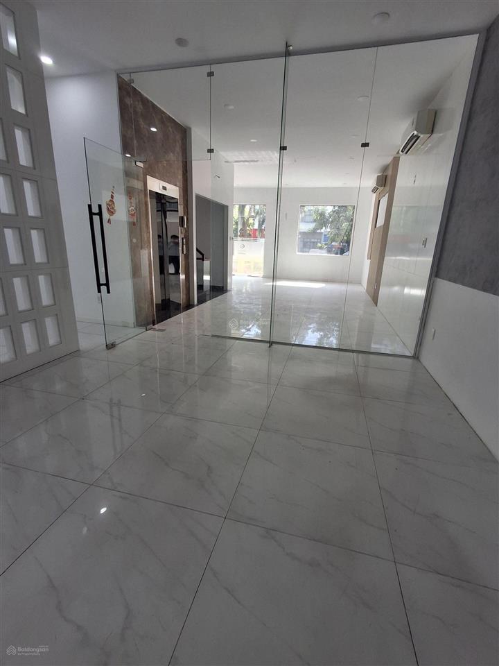 Cho thuê văn phòng nguyên căn 550m2 giá 100tr tại kđt him lam.