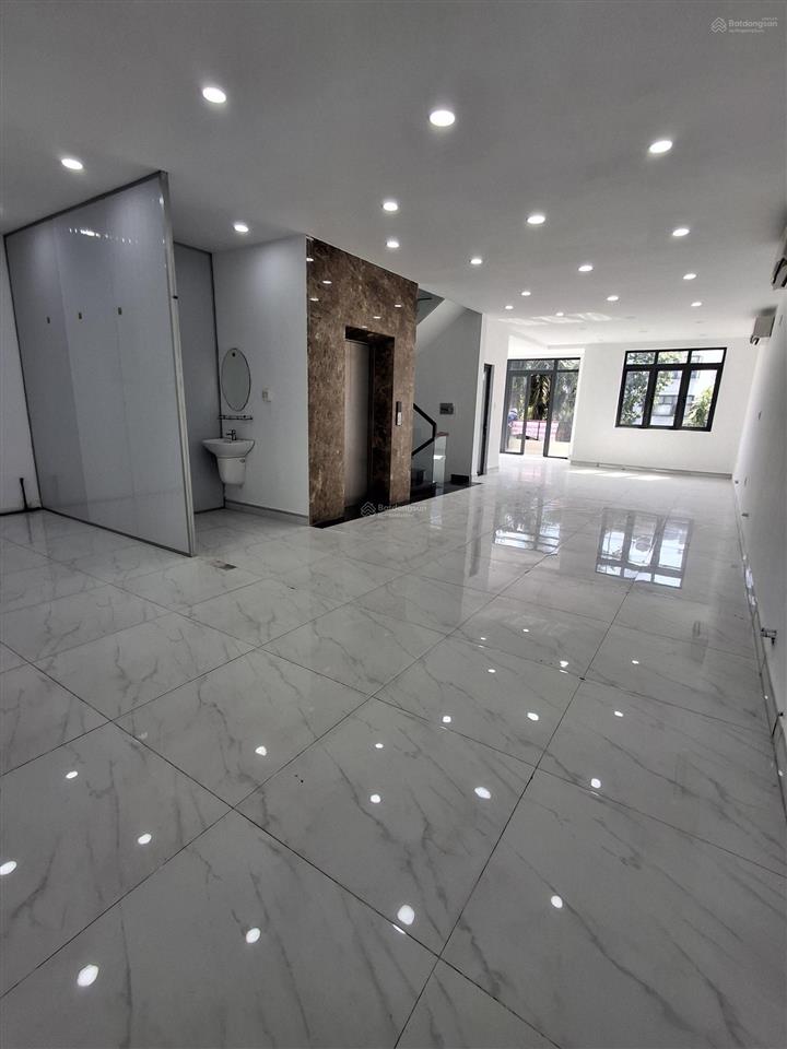 Cho thuê văn phòng nguyên căn 550m2 giá 100tr tại kđt him lam.