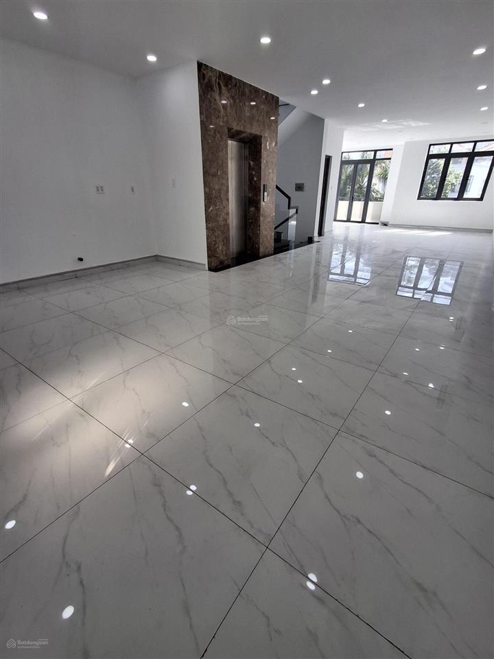 Cho thuê văn phòng nguyên căn 550m2 giá 100tr tại kđt him lam.