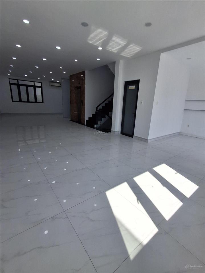 Cho thuê văn phòng nguyên căn 550m2 giá 100tr tại kđt him lam.