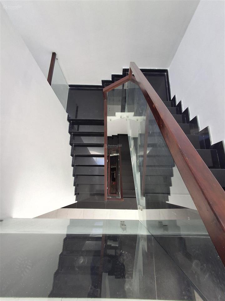 Cho thuê văn phòng nguyên căn 550m2 giá 100tr tại kđt him lam.