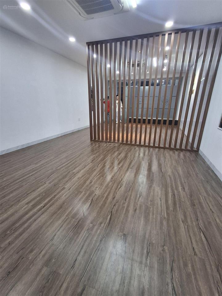 Cho thuê văn phòng tầng trệt giá chỉ 15tr tại kđt him lam kênh rẻ.