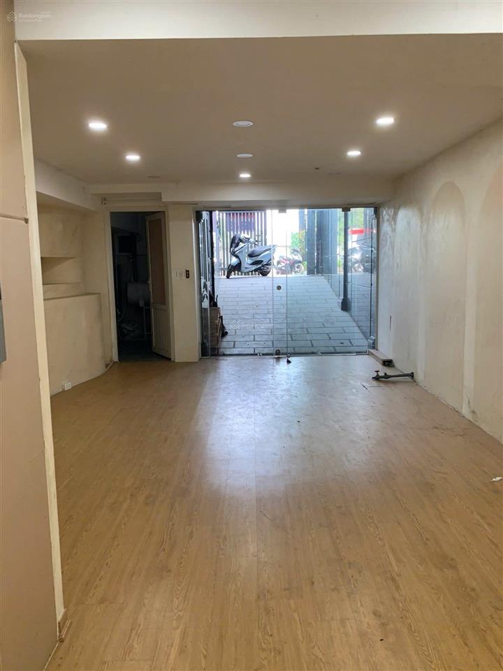 Cho thuê văn phòng tầng trệt giá chỉ 15tr tại kđt him lam kênh rẻ.