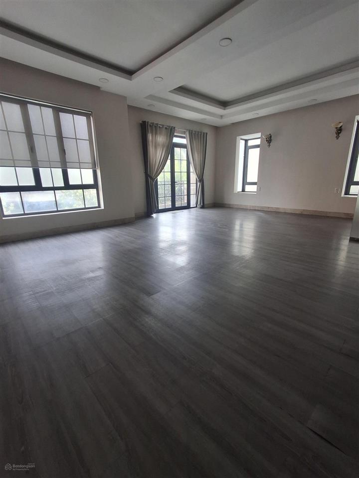 Cho thuê văn phòng tại khu đô thị him lam kênh tẻ, 15 triệu vnd.