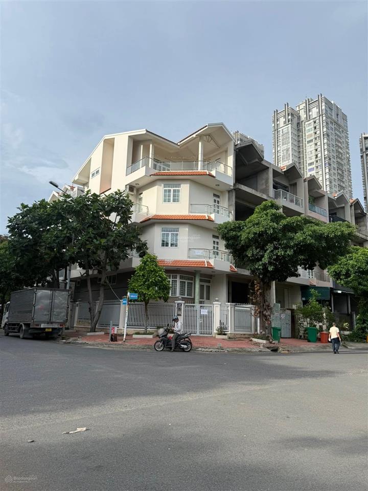 Cho thuê tòa nhà văn phòng góc 2 mặt tiền 70tr tại kdc him lam kênh tẻ