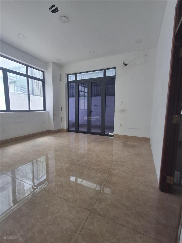 Cho thuê văn phòng nguyên căn biệt thự 10x20m giá chỉ 70tr/th đã có thuế