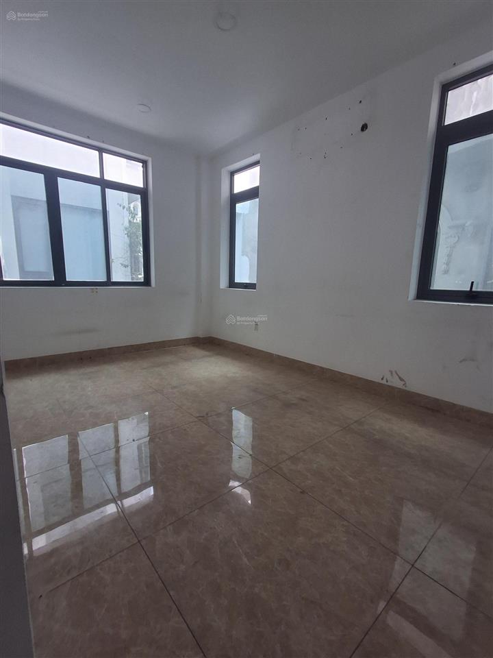 Cho thuê biệt thự 10*20m giá chỉ 70tr đã bao thuế tại kđt him lam kênh tẻ