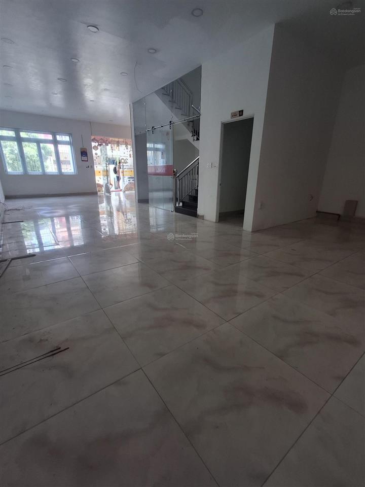 Cho thuê văn phòng giá tốt 70tr/th tại khu đô thị him lam kênh tẻ, 500m2