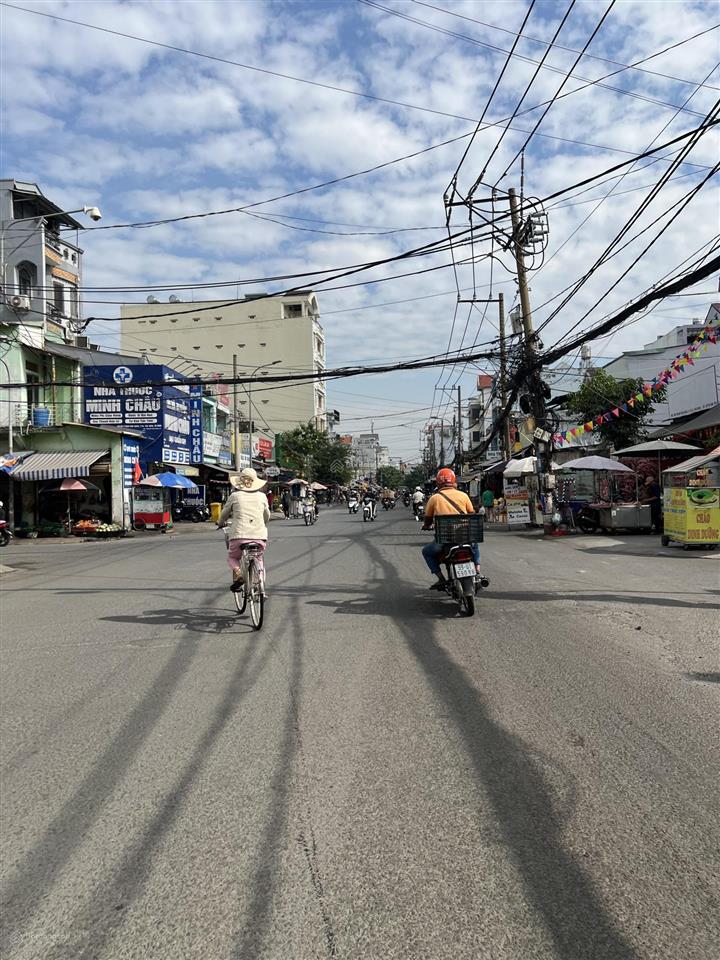 Bán gấp nhà mặt tiền phạm văn bạch  tân bình, đường rộng 23m vị trí kinh doanh đắc địa