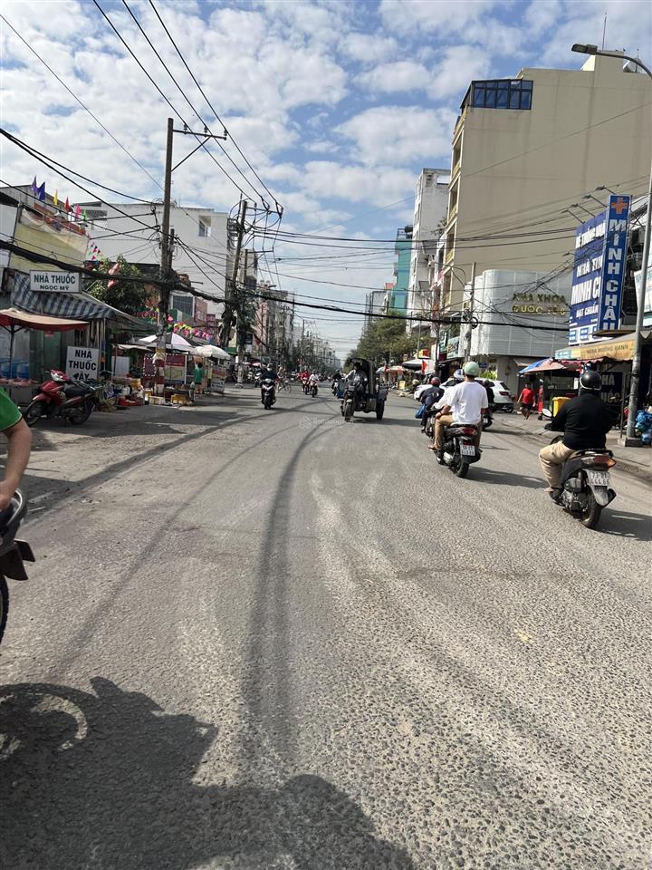 Bán gấp nhà mặt tiền phạm văn bạch  tân bình, đường rộng 23m vị trí kinh doanh đắc địa