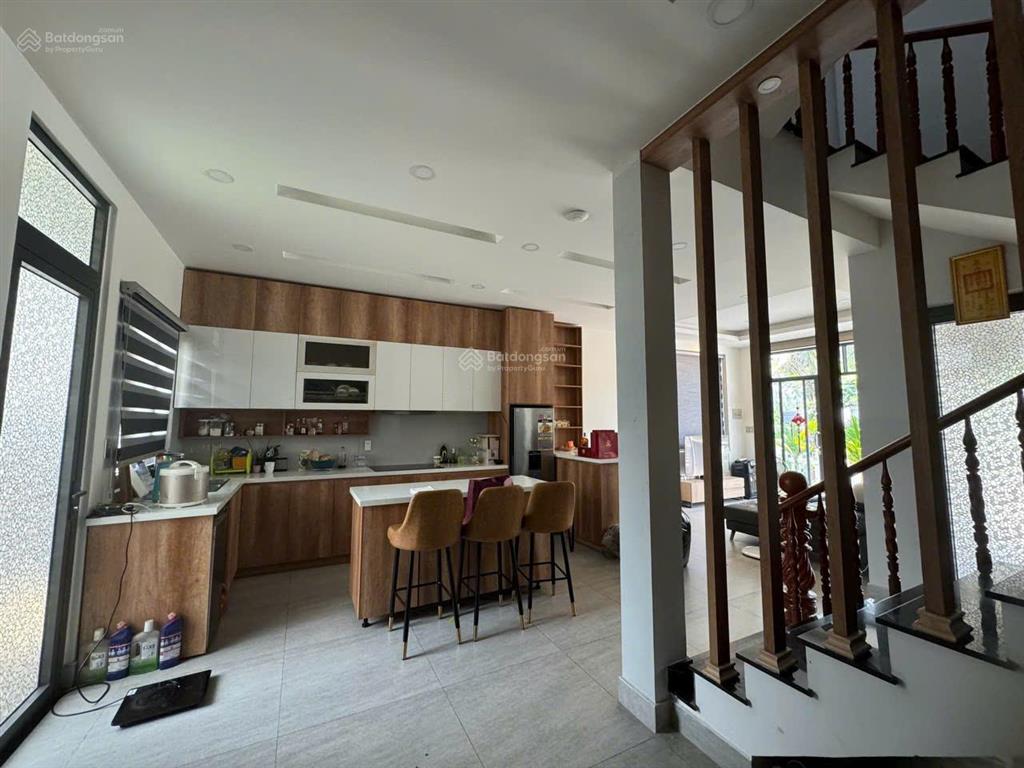 Cần bán biệt thự 8x15m  4,050 tỷ  full nội thất  trục chính đường 18m sổ hoàn công 0941 030 ***
