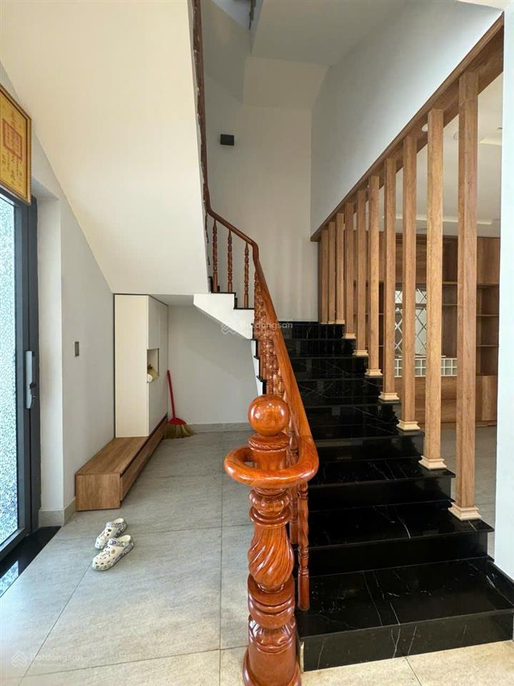 Cần bán biệt thự 8x15m  4,050 tỷ  full nội thất  trục chính đường 18m sổ hoàn công 0941 030 ***