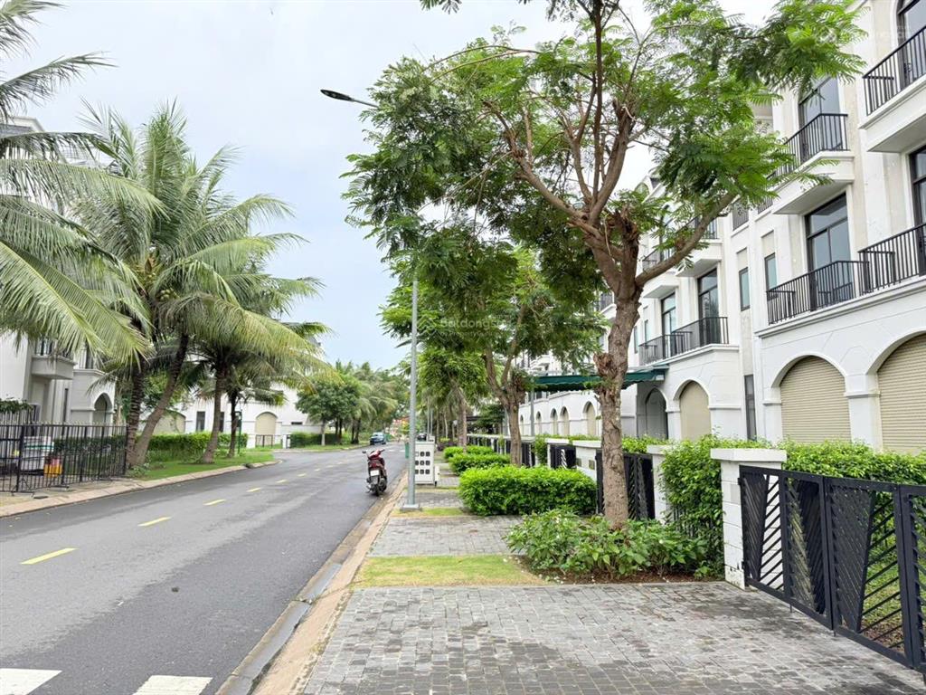 Cần bán nhà lavilla, sổ hoàn công ,giá 3,7tỷ (chuẩn 100%), 5x20m, 1 trệt 2 lầu, 0941 030 ***