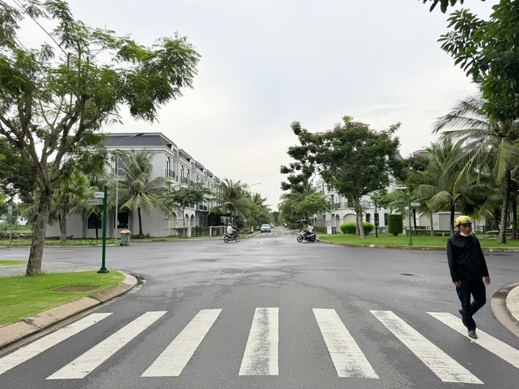 Cần bán nhà lavilla, sổ hoàn công ,giá 3,7tỷ (chuẩn 100%), 5x20m, 1 trệt 2 lầu, 0941 030 ***