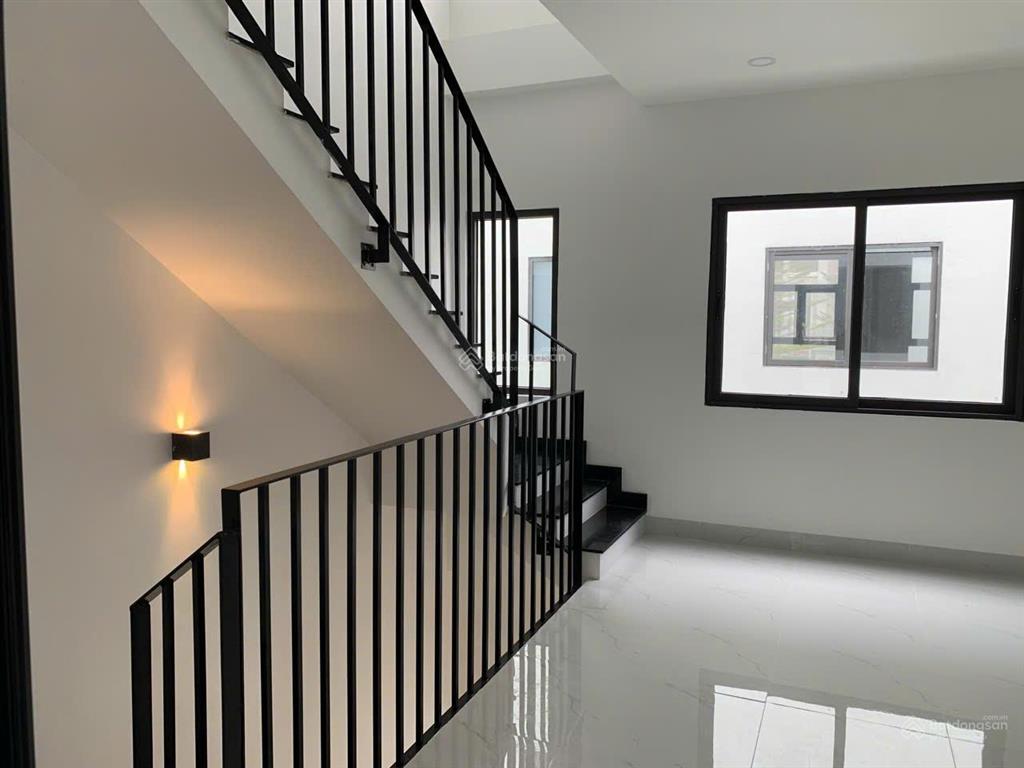 Cho thuê nhà phố 1 trệt 2 lầu, 3pn, pk, bếp, nhà mới ht giá 8tr.  0941 030 ***