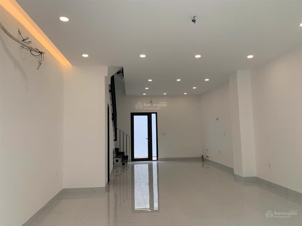 Cho thuê nhà phố 1 trệt 2 lầu, 3pn, pk, bếp, nhà mới ht giá 8tr.  0941 030 ***