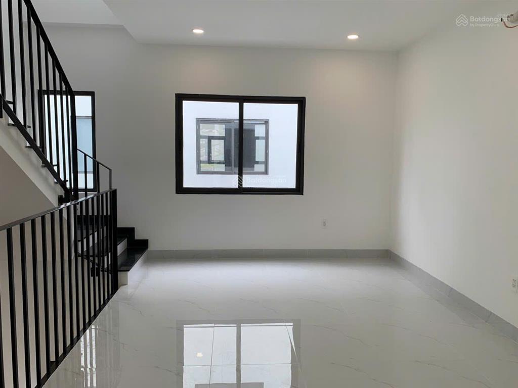 Cho thuê nhà phố 1 trệt 2 lầu, 3pn, pk, bếp, nhà mới ht giá 8tr.  0941 030 ***