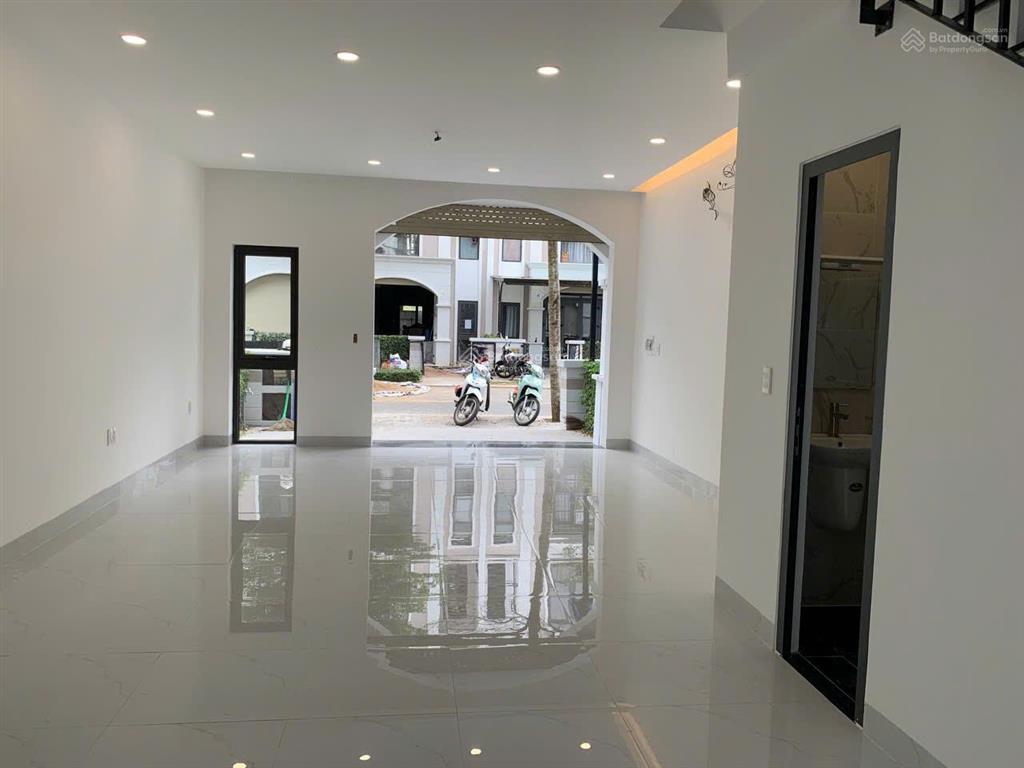 Cho thuê nhà phố 1 trệt 2 lầu, 3pn, pk, bếp, nhà mới ht giá 8tr.  0941 030 ***