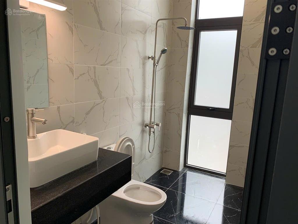 Cho thuê nhà phố nguyên căn, 2pn, 2 toilet, bếp, khách, giá 6tr.  0941 030 ***