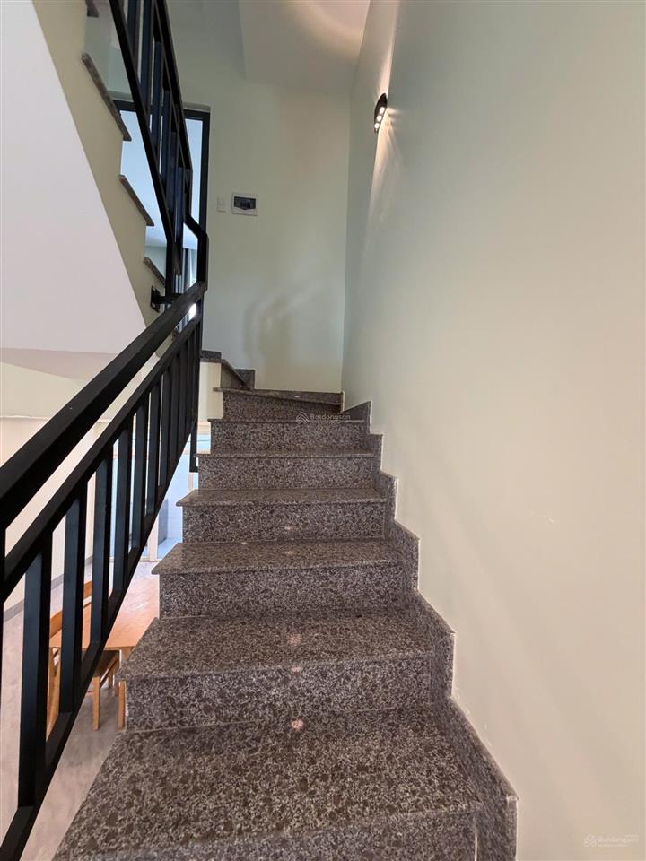 Cho thuê nhà full nt, 3 pn, pk, bếp, 2 tolet, giá 8tr  0941 030 ***