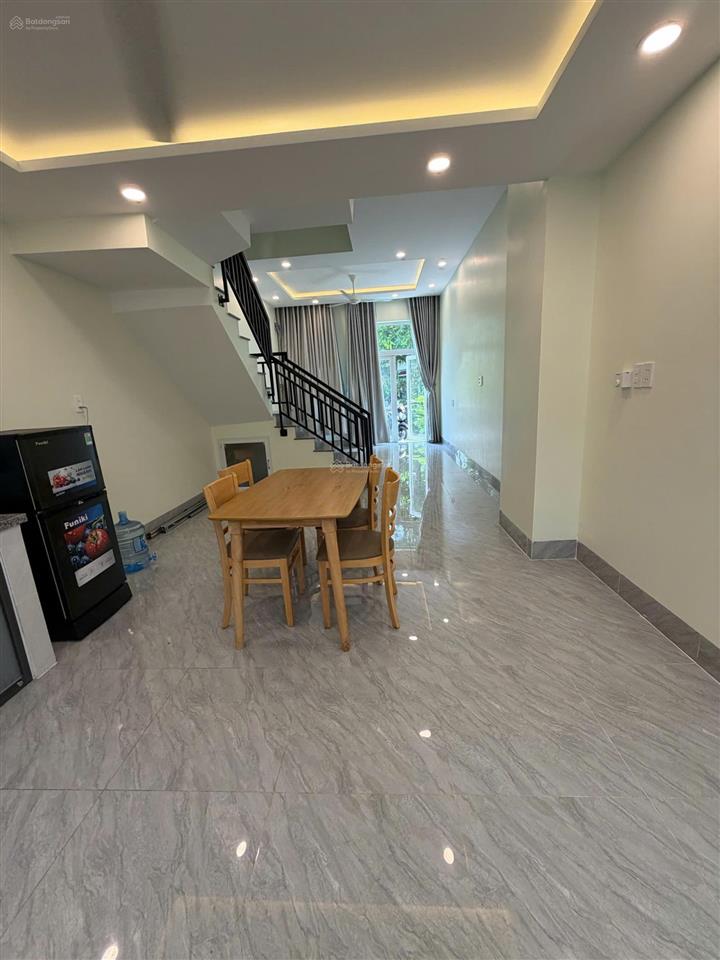 Cho thuê nhà full nt, 3 pn, pk, bếp, 2 tolet, giá 8tr  0941 030 ***