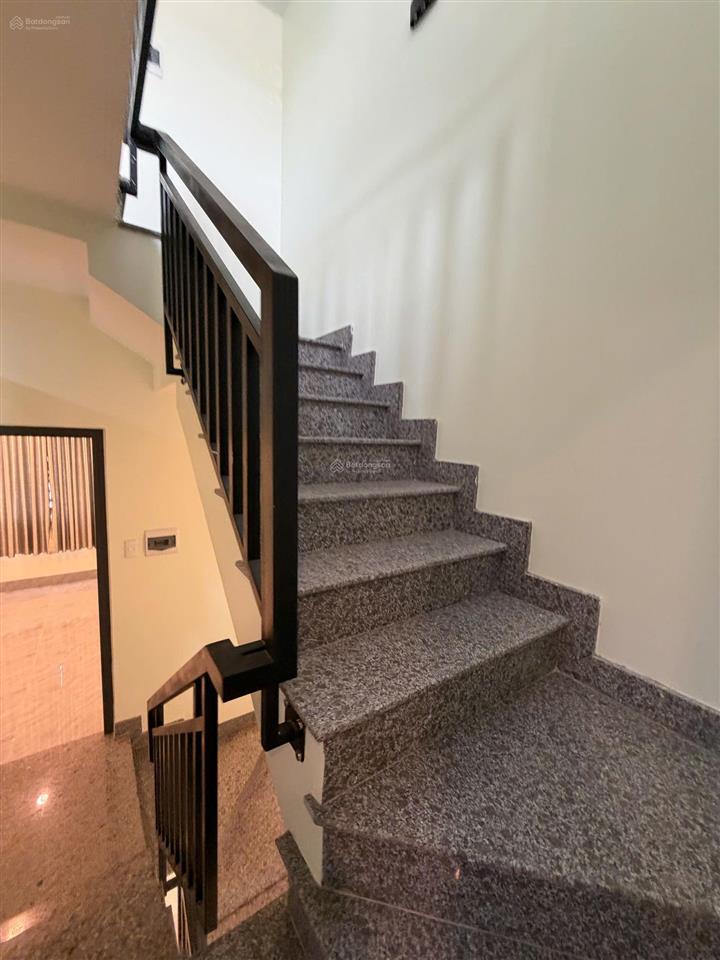 Cho thuê nhà full nt, 3 pn, pk, bếp, 2 tolet, giá 8tr  0941 030 ***