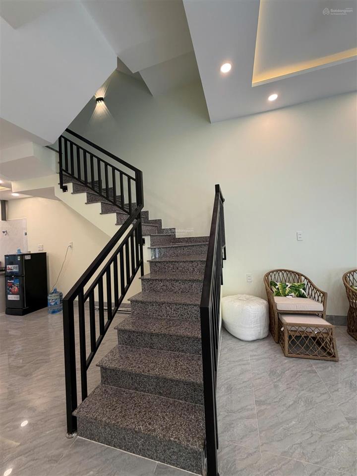 Cho thuê nhà full nt, 3 pn, pk, bếp, 2 tolet, giá 8tr  0941 030 ***