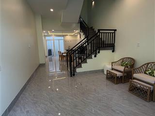 Cho thuê nhà full nt, 3 pn, pk, bếp, 2 tolet, giá 8tr  0941 030 ***