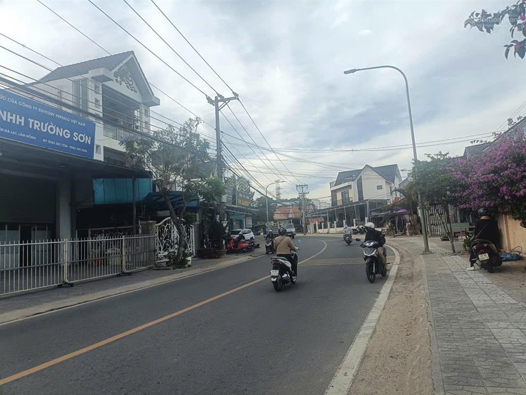 Bán đất mặt tiền ra hồ xuân hương đà lạt  900m giá 24,5 tỷ, 300m2 giá ưu đãi hàng hiếm tại đà lạt