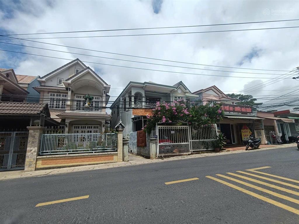 Nhà mặt tiền hồ xuân hương  vừa ở vừa kinh doanh  dt 300m  giá  24 tỷ