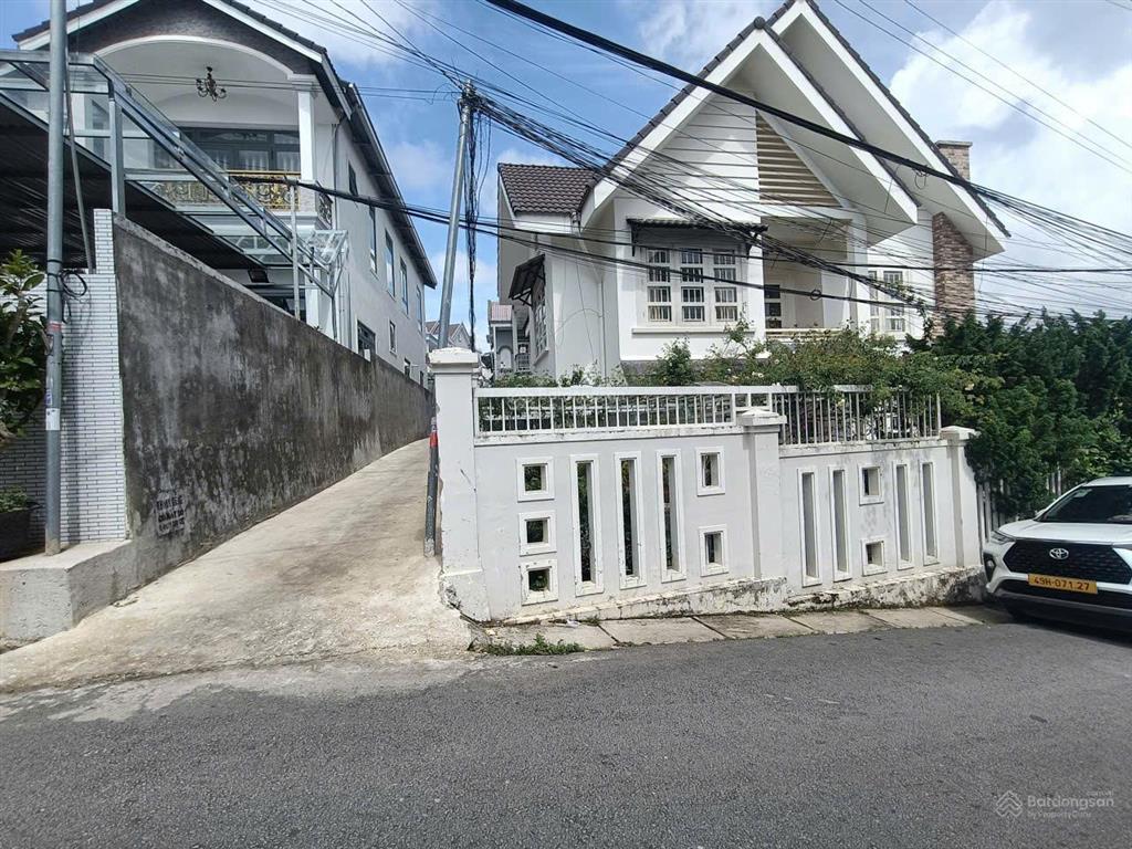 Villa lữ gia  2 mặt tiền  cách hồ xuân hương  đà lạt 2.5km dt 334m  giá  22 tỷ