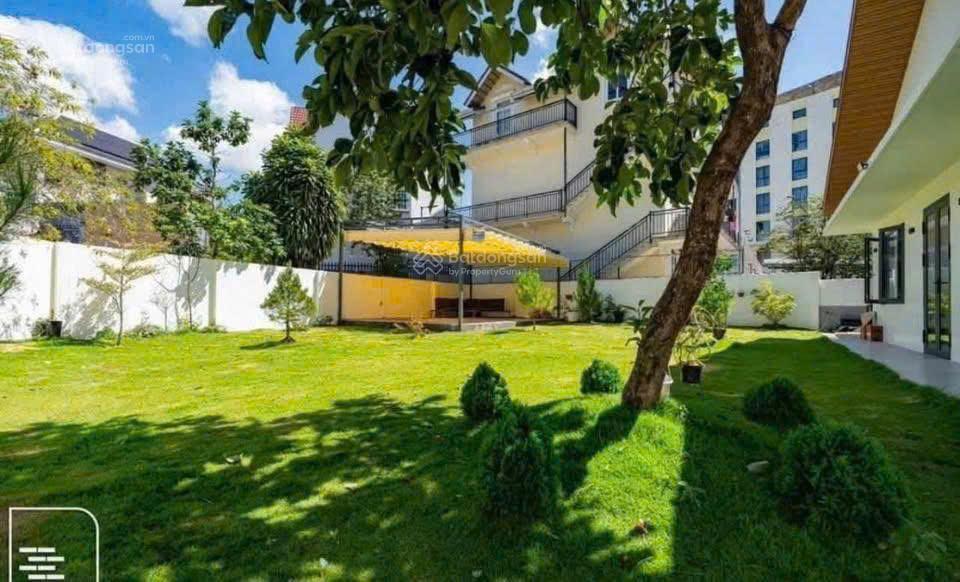 Villa mặt tiền yersin đà lạt chỉ 300m đến hồ xuân hươngquỹ đất hiếm diện tích 742m² gía 60 tỷ
