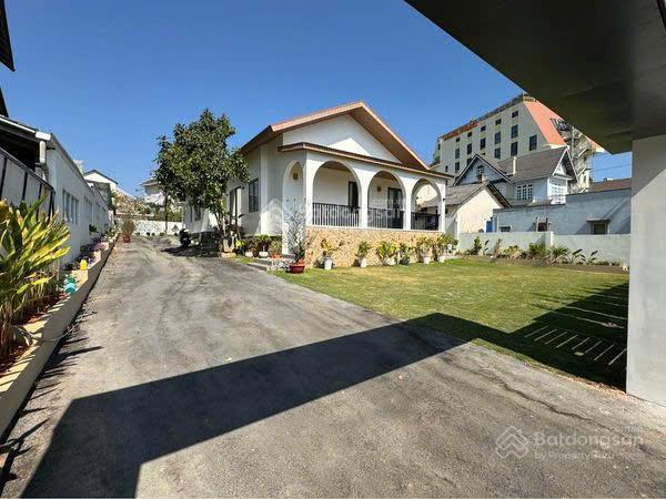 Villa mặt tiền yersin đà lạt chỉ 300m đến hồ xuân hươngquỹ đất hiếm diện tích 742m² gía 60 tỷ