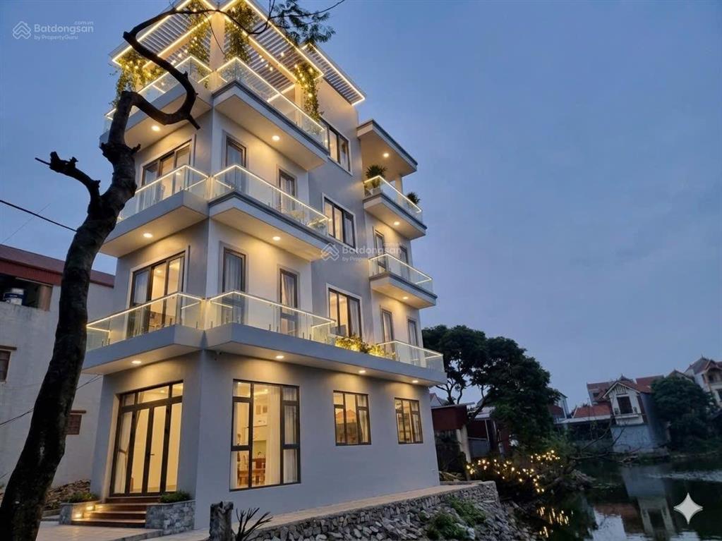 Nhà đẹp view hồ thoáng mát quanh năm, gần trường học các cấp sân chơi, siêu thị.  0977 327 ***