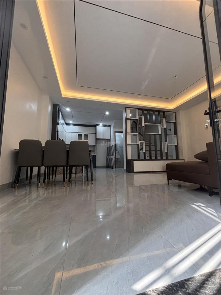 Nhà mới trục chính kinh doanh oto tránh đỗ