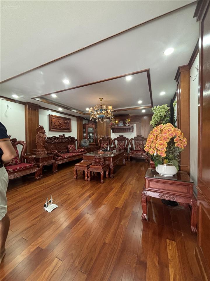 Nhà mới lô góc hưng đạo ngay trường học 4 tầng ô tô tránh đỗ  0977 327 ***