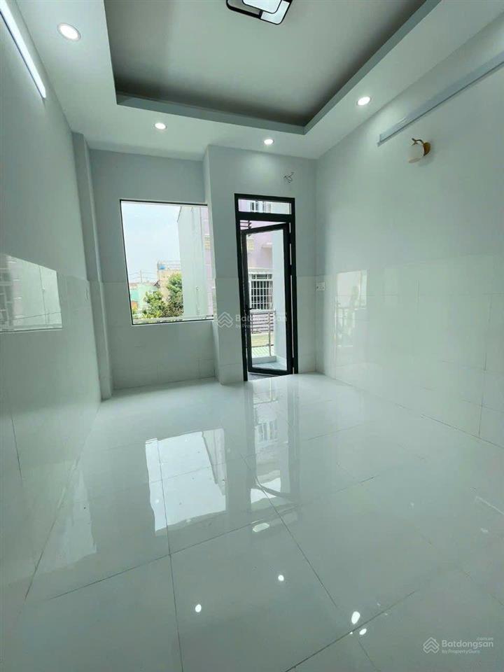 Nhà mới 3 tầng đầy đủ công năng đường rạch cát, phường phú định giá chỉ 4,6 tỷ