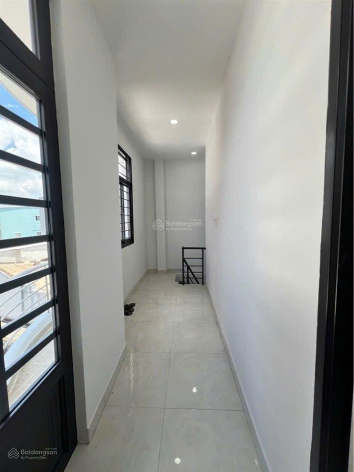 Bán nhà sửa mới đẹp ở liền 4 phòng ngủ, hẻm xe hơi, shr, chỉ 3.x gần cầu vĩnh mậu, đường bình đông