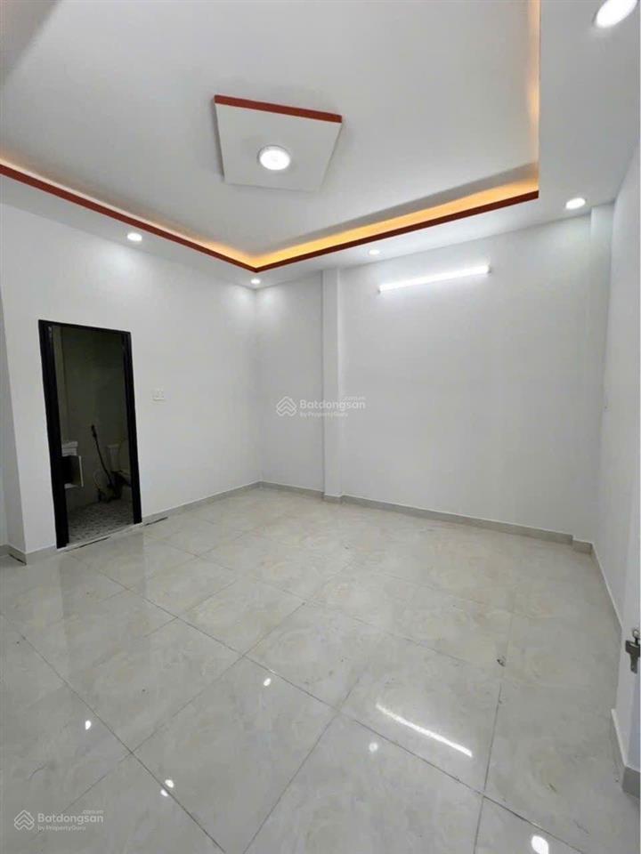 Bán nhà sửa mới đẹp ở liền 4 phòng ngủ, hẻm xe hơi, shr, chỉ 3.x gần cầu vĩnh mậu, đường bình đông
